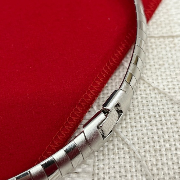 Vintage Kenneth Jay Lane Rhodium-Plated Omega Necklace with Original Box & Pouch - Picture 9 of 17